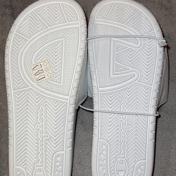 NWT CHAMPION slides - Picture 4 of 5